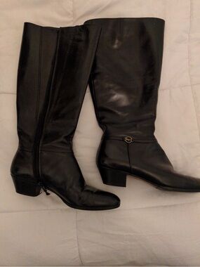 Salvatore Ferragamo size 7 Heeled Boots Black
